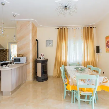 Abbracciavento Villa Martina Franca